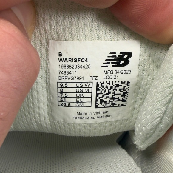 New Balance Fresh Foam Arishi V4 Womens 9.5 9 1/2 B Running Shoes White Orange - Picture 14 of 16